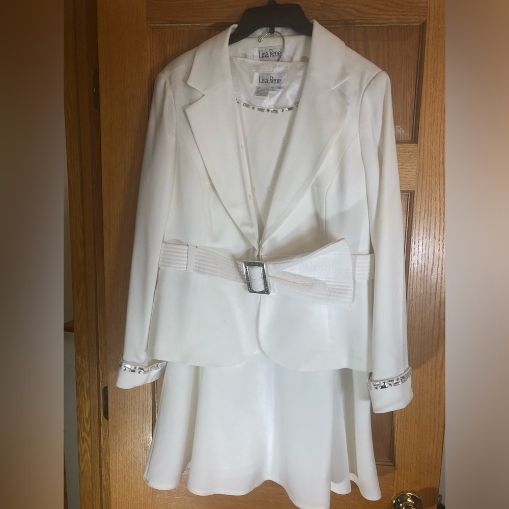 Lisa Rene White Women's Skirt Set with Decorative Belt